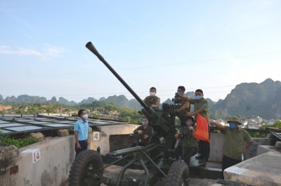 Đại đội tự vệ “gác bầu trời” thành phố