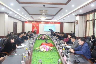 TUYỂN THAN HÒN GAI TỔ CHỨC HỘI NGHỊ GIẢI ĐÁP KIẾN NGHỊ NGƯỜI LAO ĐỘNG