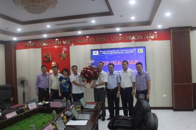 CÔNG BỐ, TRAO QUYẾT ĐỊNH PHÓ GIÁM ĐỐC CÔNG TY TUYỂN THAN HÒN GAI