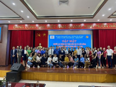 Gặp mặt Người lao động thuộc bộ phận nấu ăn phân xưởng Đời Sống và đại diện đơn vị cung cấp dịch vụ