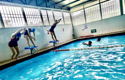 Các VĐV của Phòng KCS hăng say tham gia luyện tập