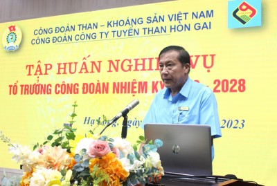 Đồng chí Bùi Hữu Lý - Chủ tịch Công đoàn Công ty phát biểu khai mạc lớp tập huấn