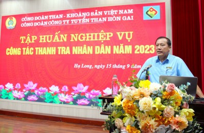 Đ/c Bùi Hữu Lý - Chủ tịch Công đoàn Công ty Phát biểu tại buổi tập huấn