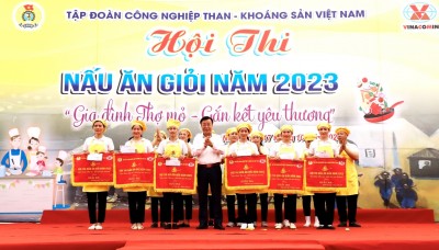 Công ty Tuyển than Hòn Gai nhận thưởng giải ba Hội thi nấu ăn