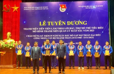 Đồng chí Dương Văn Mạnh - UV BCH ĐTN Công ty, Bí thư chi đoàn Than điện được biểu dương khen thưởng