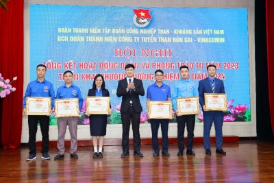 Đoàn Thanh niên TKV đã trao tặng Giấy khen 06 cá nhân có thành tích xuất sắc