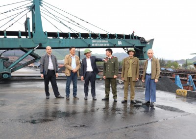 Đoàn kiểm tra tại khu vực Cảng Làng Khánh (Công ty TTHG)