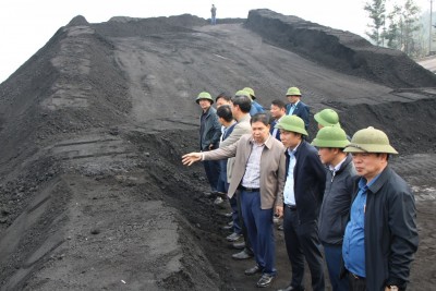 Phó Tổng giám đốc Tập đoàn Nguyễn Huy Nam kiểm tra, chỉ đạo công tác sản xuất, chế biến, tiêu thụ than