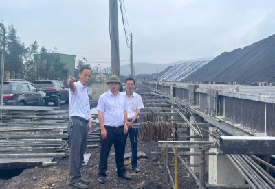 Đồng chí Giám đốc Công ty đôn đốc, kiểm tra tiến độ các dự án công trình đầu tư xây dựng