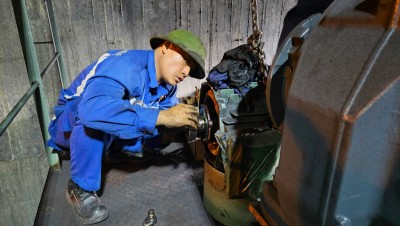 Ảnh: Khí thế hăng say làm việc trong ngày nghỉ lễ