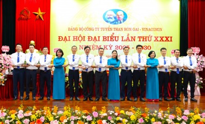 Ban Chấp hành Đảng bộ Công ty khóa XXXI, nhiệm kỳ 2025-2030 thể hiện sự đoàn kết quyết tâm