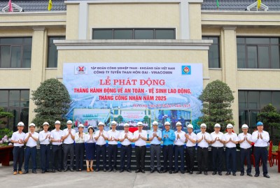 Các đồng chí đại biểu cấp trên và lãnh đạo Công ty tham dự lễ phát động Tháng hành động về An toàn, vệ sinh lao động - Tháng Công nhân năm 2025