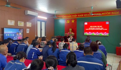 Ảnh: Triển khai ứng dụng chuyển đổi số cho buổi sinh hoạt chi bộ tháng 5/2025