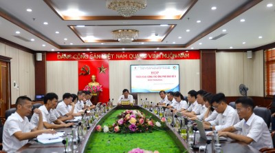 Đồng chí Phạm Hồng Thanh - Bí thư Đảng ủy, Giám đốc, Trưởng Ban Chỉ huy PCTT-TKCN Công ty chỉ đạo ứng phó bão số 9 tại cuộc họp trực tuyến