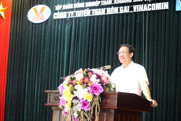 Công ty Tuyển Than Hòn Gai tổ chức Hội nghị gặp gỡ thân mật Cán bộ CNV Cơ quan Văn Phòng và xin ý kiến thông qua nội quy làm việc Văn phòng Công ty.