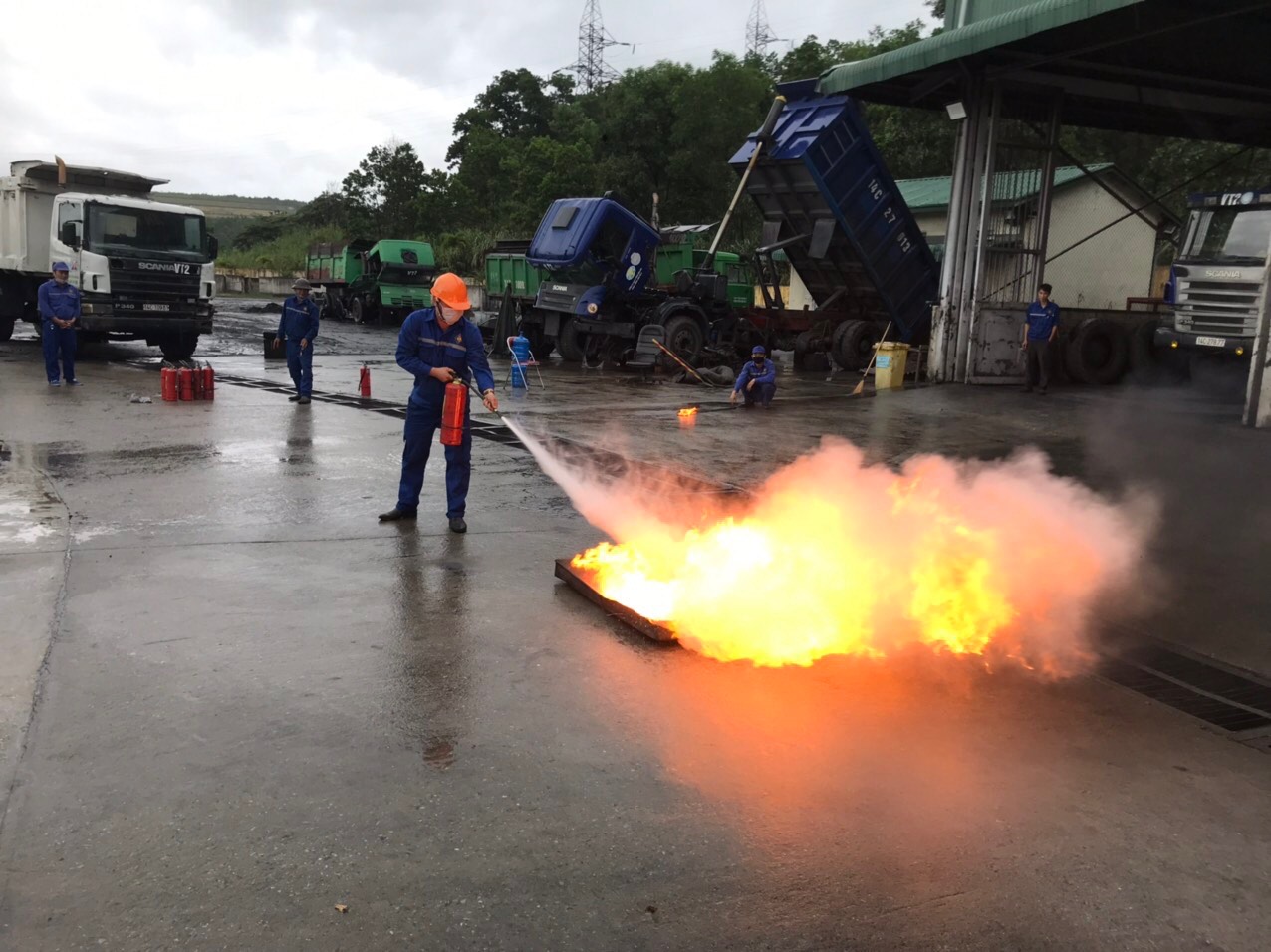 TĂNG CƯỜNG CÔNG TÁC PHÒNG CHÁY CHỮA CHÁY .