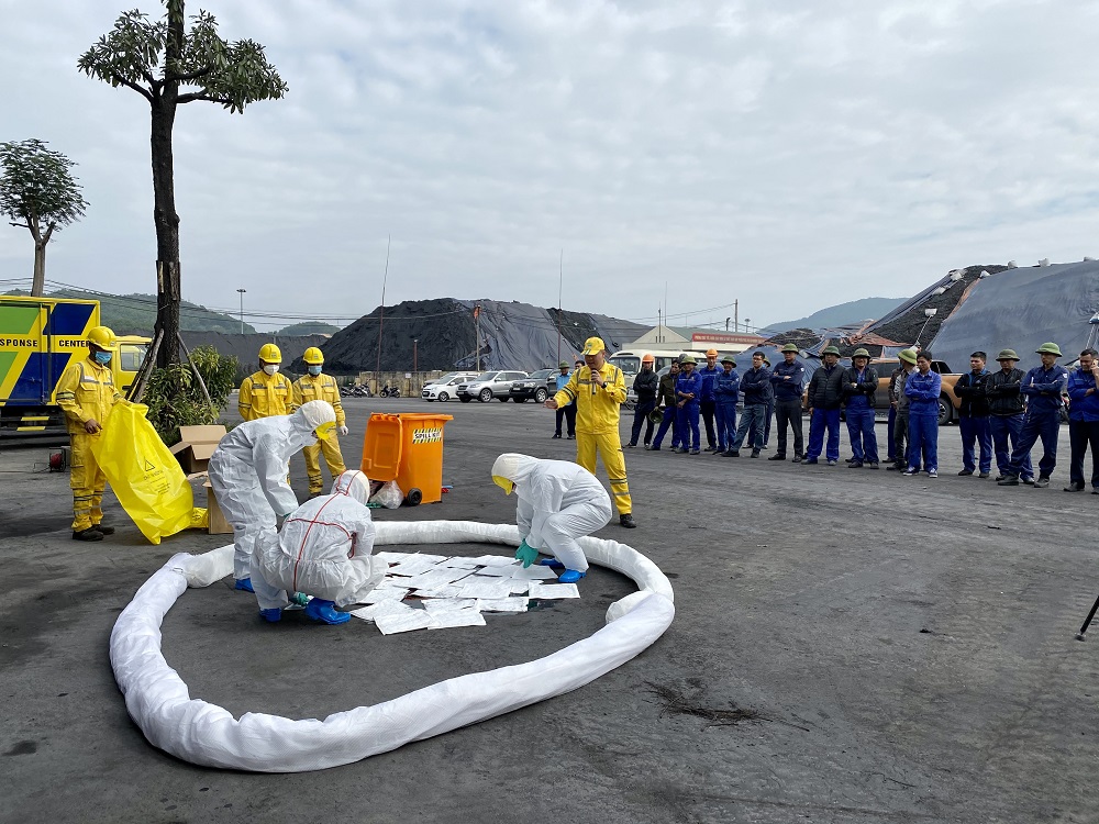 Công ty Tuyển than Hòn Gai tập huấn nâng cao kỹ năng ứng phó sự cố tràn dầu