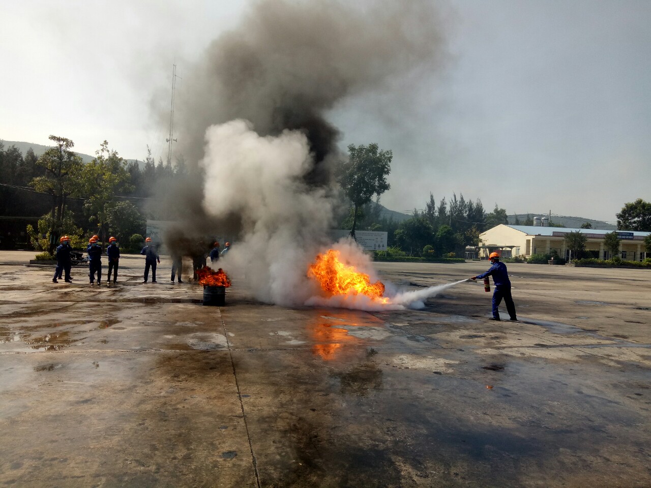 CÔNG TY TUYỂN THAN HÒN GAI TỔ CHỨC DIỄN TẬP PHÒNG CHÁY CHỮA CHÁY TẠI KHO CẢNG LÀNG KHÁNH 2