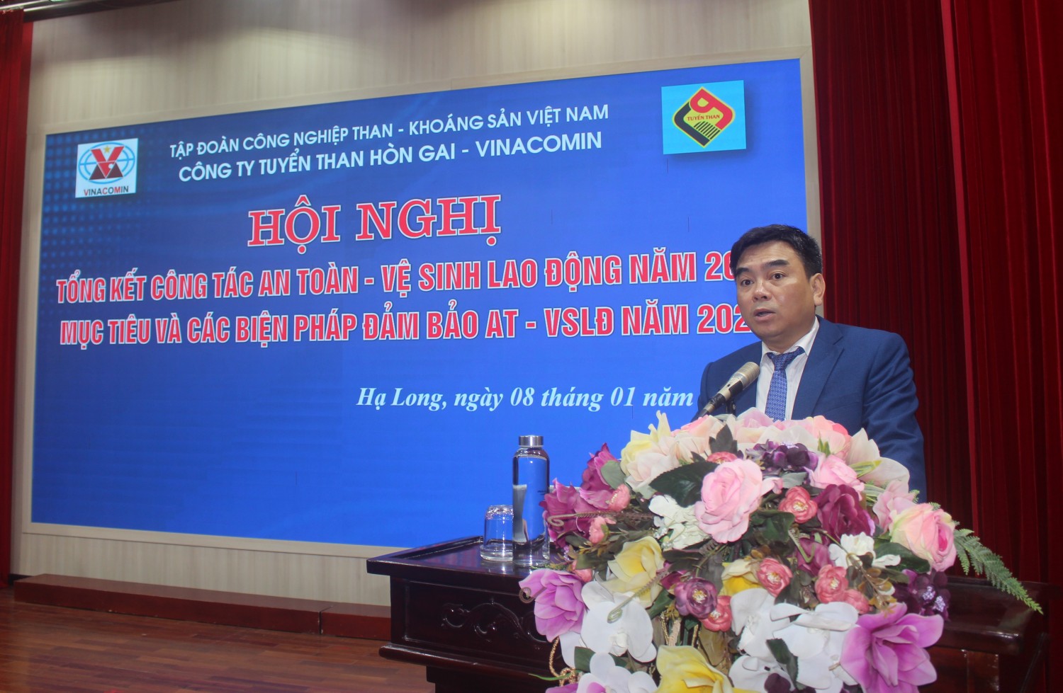 Đồng chí Vũ Tuấn Linh- Phó Giám đốc, Chủ tịch Hội đồng An toàn Bảo hộ lao động Công ty đã trình bày Báo cáo kết quả thực hiện công tác ATVSLĐ năm 2021, mục tiêu và biện pháp đảm bảo ATVSLĐ năm 2022.