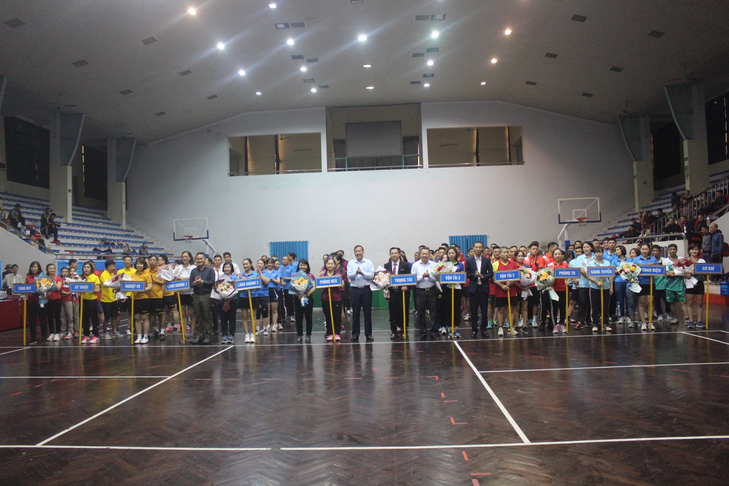 CÔNG TY TUYỂN THAN HÒN GAI KHAI MẠC GIẢI CẦU LÔNG BÓNG BÀN CNVC NĂM 2023