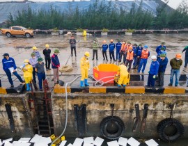 Tình huống sự cố diễn ra tại tàu chở than gặp sự cố đâm va trong quá trình cập cảng.