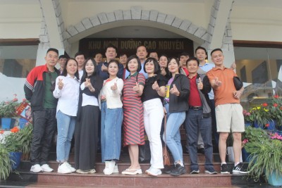 Đoàn CBCNV Công ty chụp ảnh lưu niệm tại  SAPA HIGHLAND RESORT & SPA