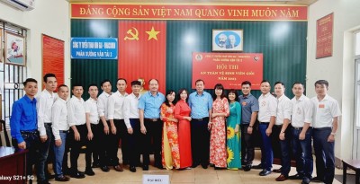 Các đồng chí Lãnh đạo công ty và Phân xưởng chụp ảnh lưu niệm cùng với các thí sinh
