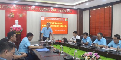 Đ/c: Lại Hải Toàn - Phó Giám đốc Công ty biểu dương các kết quả đạt được trong 06 tháng đầu năm 2023