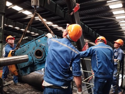 Công tác sửa chữa các thiết bị phục vụ sản xuất trong những ngày nghỉ lễ