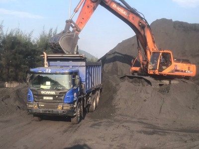 Công tác xúc, vận chuyển than phục vụ tiêu thụ tại CB3-Cảng Làng Khánh 2