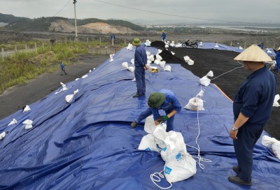 Phân xưởng đã thực hiện che phủ kín bạt cho các kho, bãi chứa than