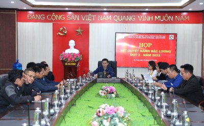 Quang cảnh buổi họp xét, duyệt nâng bậc lương đợt 2 năm 2023