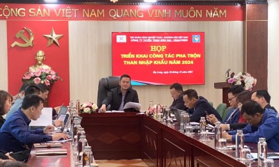 Đ/c Đỗ Ngọc Tú - Phó giám đốc Công ty chủ trì cuộc họp