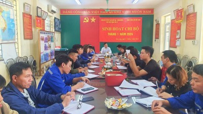 Chi bộ Phân xưởng Vận tải ô tô số 2 họp triển khai các nhiệm vụ tháng 1 và năm 2024.