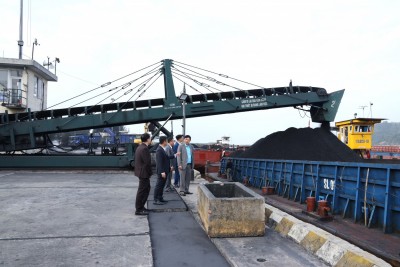 Tiêu thụ than trong ngày đầu khai Xuân sản xuất đầu năm