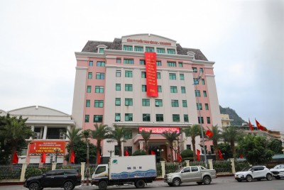 Không khí tuyên truyền trang trọng tại trụ sở Công ty Tuyển than Hòn Gai - Vinacomin hướng tới Đại hội đại biểu toàn quốc lần thứ XIV của Đảng