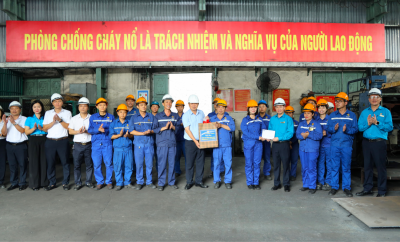 Toàn cảnh hoạt động sản xuất tại vùng chuyển tải than Hòn Nét.