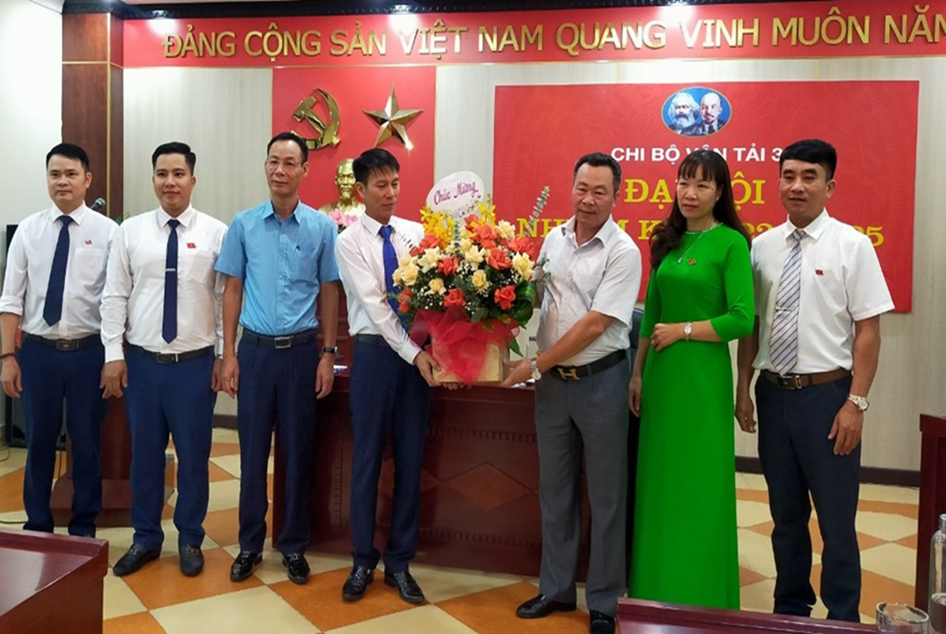 Búa Liềm vàng 2025: Phát huy mô hình hiệu quả, gương điển hình tiên tiến trong  công tác Xây dựng, chỉnh đốn Đảng và hệ thống chính trị của Đảng bộ  Công ty Tuyển Than Hòn Gai, Chi bộ Vận tải 3